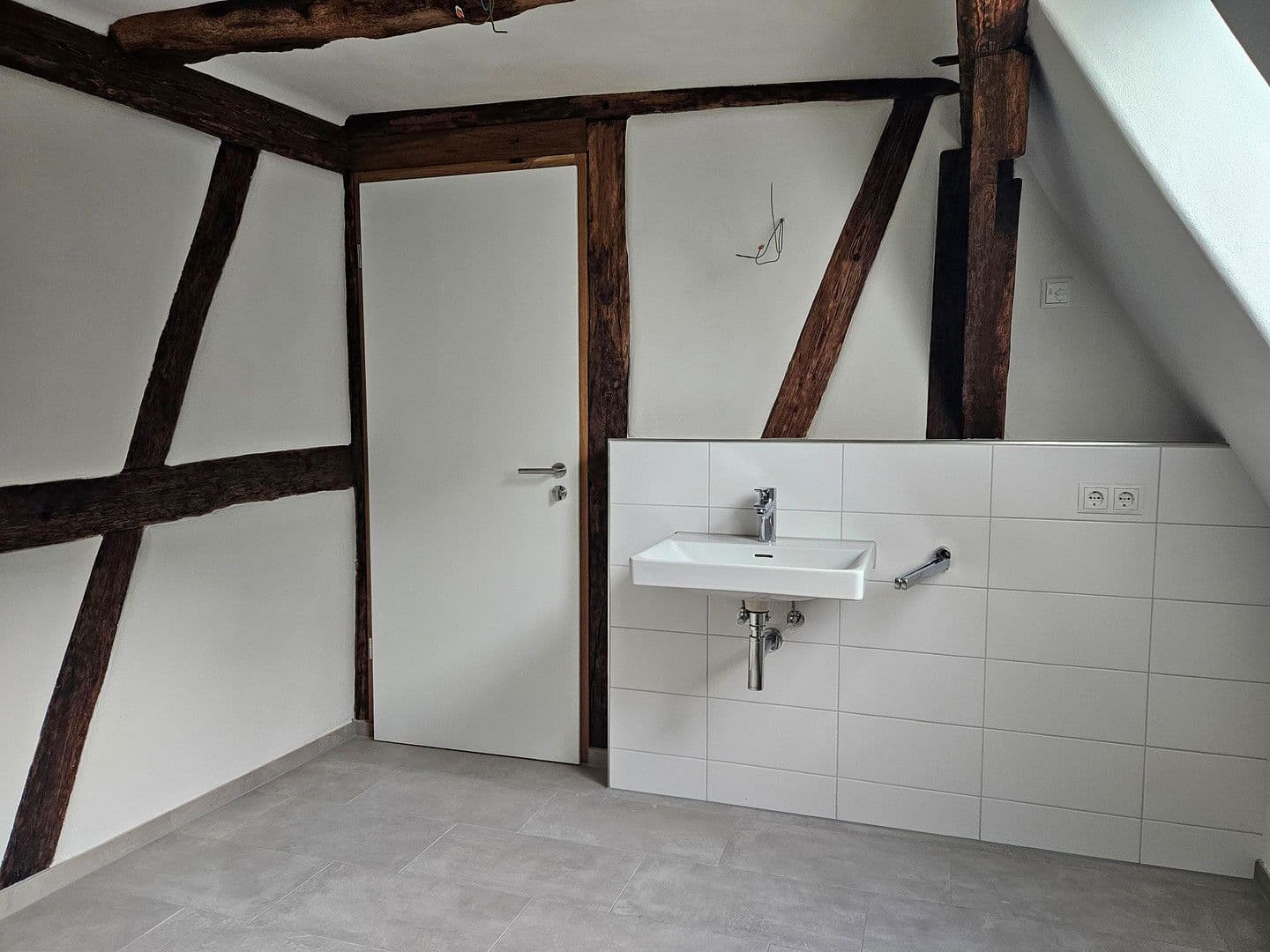 Prenájom bytu 5-izbový 128 m², Mühlacker, Bádensko-Wurttembersko Prenájom bytu 5-izbový 128 m², Mühlacker, Bádensko-Wurttembersko