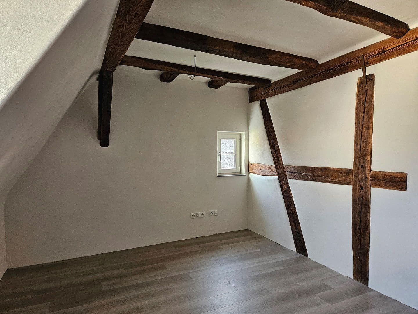 Prenájom bytu 5-izbový 128 m², Mühlacker, Bádensko-Wurttembersko Prenájom bytu 5-izbový 128 m², Mühlacker, Bádensko-Wurttembersko