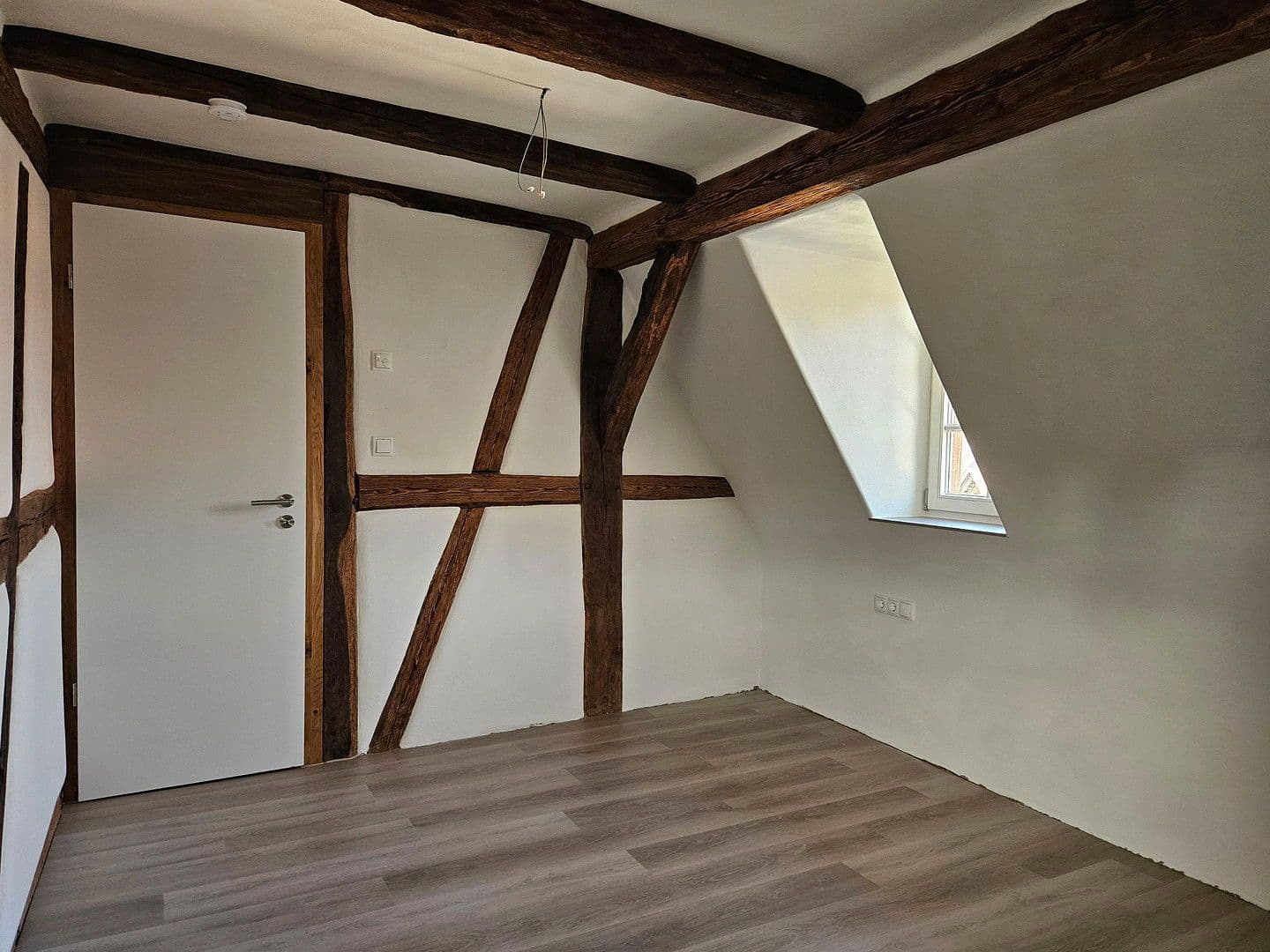 Prenájom bytu 5-izbový 128 m², Mühlacker, Bádensko-Wurttembersko Prenájom bytu 5-izbový 128 m², Mühlacker, Bádensko-Wurttembersko