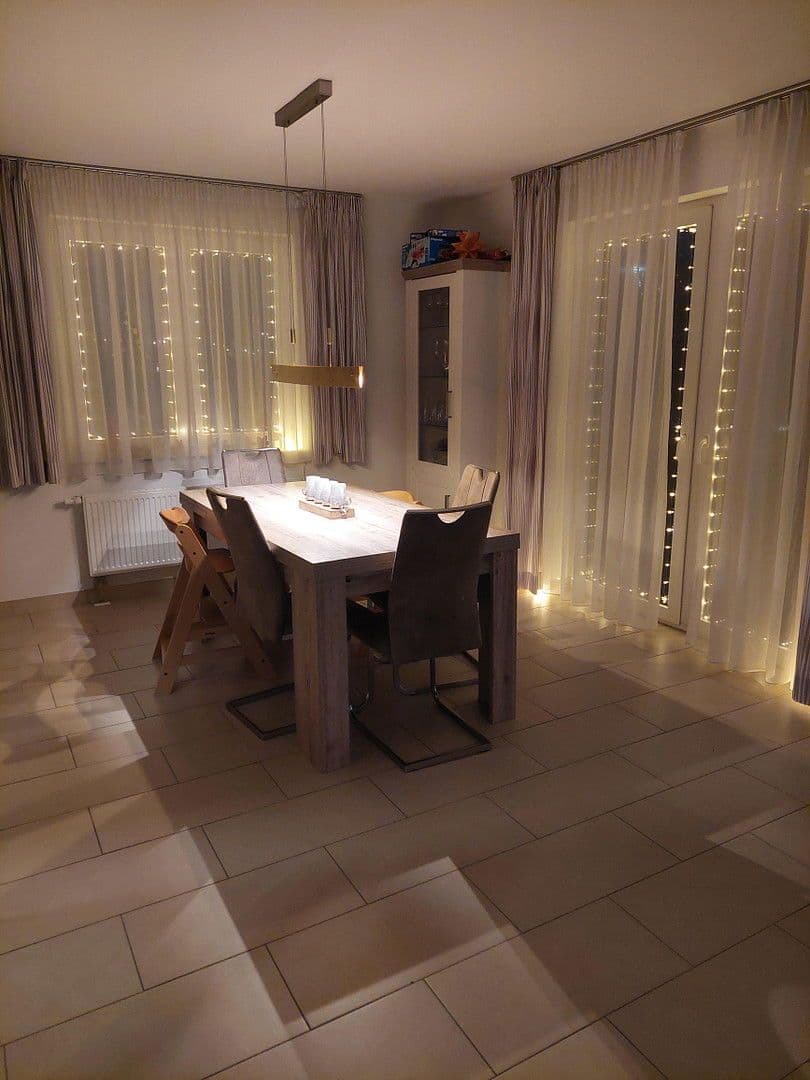 Predaj domu 110 m², pozemek 412 m², Oppenheim, Porýnie-Falcko Predaj domu 110 m², pozemek 412 m², Oppenheim, Porýnie-Falcko