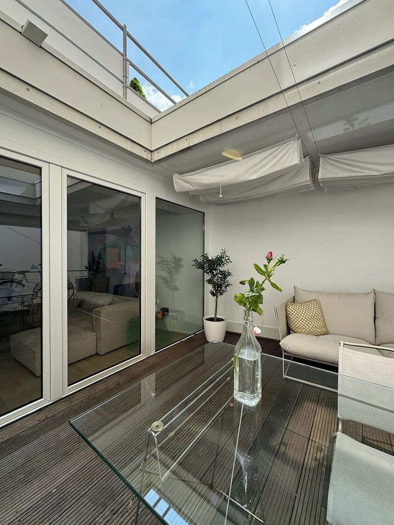 Prenájom bytu 4-izbový 166 m², Düsseldorf, Severné Porýnie - Westfálsko Prenájom bytu 4-izbový 166 m², Düsseldorf, Severné Porýnie - Westfálsko