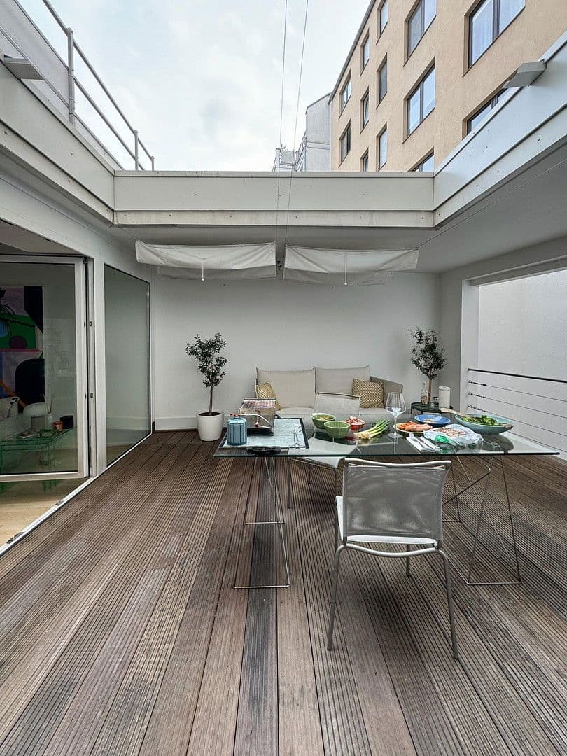 Prenájom bytu 4-izbový 166 m², Düsseldorf, Severné Porýnie - Westfálsko Prenájom bytu 4-izbový 166 m², Düsseldorf, Severné Porýnie - Westfálsko