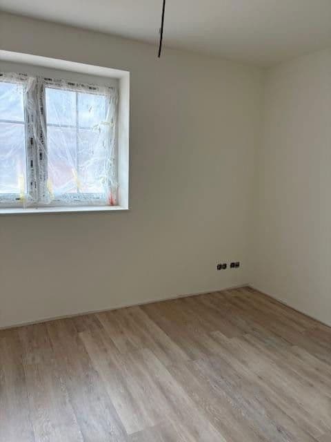 Prenájom bytu 3-izbový 88 m², Hauptstr. 6, Brackel, Dolné Sasko Prenájom bytu 3-izbový 88 m², Hauptstr. 6, Brackel, Dolné Sasko