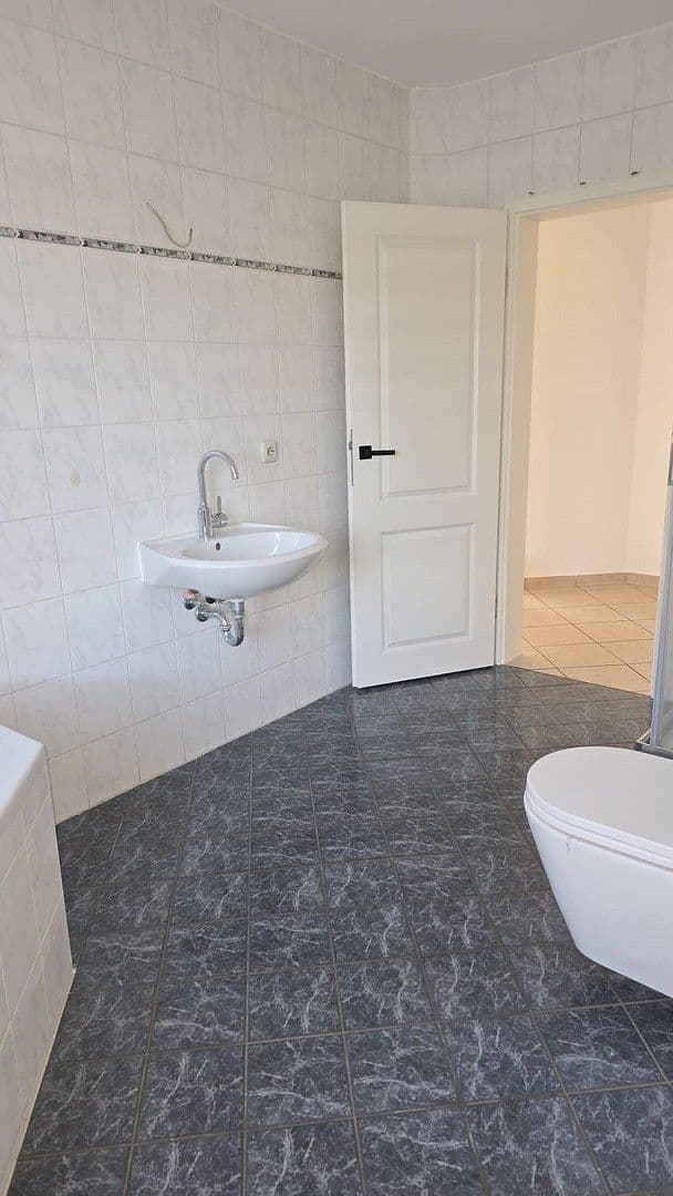 Prenájom bytu 3-izbový 91 m², Berlin, Berlín Prenájom bytu 3-izbový 91 m², Berlin, Berlín