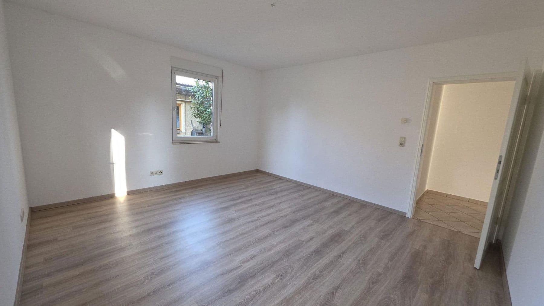 Prenájom bytu 3-izbový 91 m², Berlin, Berlín Prenájom bytu 3-izbový 91 m², Berlin, Berlín