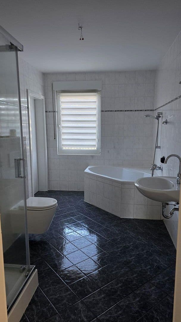 Prenájom bytu 3-izbový 91 m², Berlin, Berlín Prenájom bytu 3-izbový 91 m², Berlin, Berlín