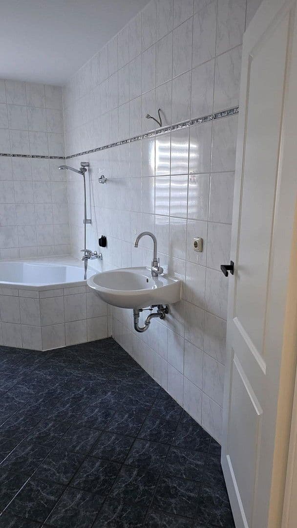 Prenájom bytu 3-izbový 91 m², Berlin, Berlín Prenájom bytu 3-izbový 91 m², Berlin, Berlín