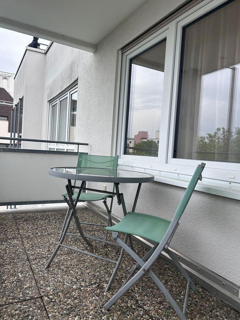 Prenájom bytu 2-izbový 59 m², Stuttgart, Bádensko-Wurttembersko Prenájom bytu 2-izbový 59 m², Stuttgart, Bádensko-Wurttembersko