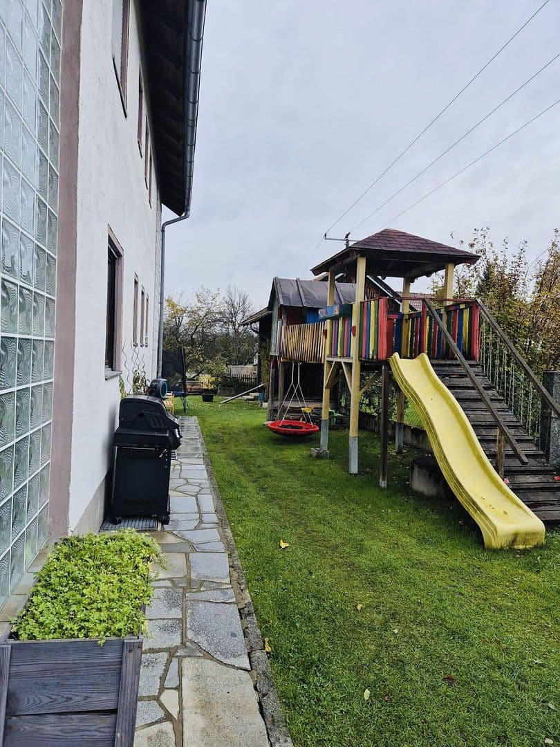 Predaj domu 200 m², pozemek 1.100 m², Tittling, Bavorsko Predaj domu 200 m², pozemek 1.100 m², Tittling, Bavorsko