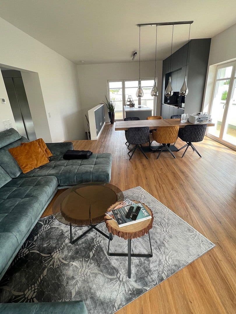 Prenájom bytu 4-izbový 189 m², Carl-Adam-Petri-Straße, Brandenburg - Potsdam, Brandenbursko Prenájom bytu 4-izbový 189 m², Carl-Adam-Petri-Straße, Brandenburg - Potsdam, Brandenbursko