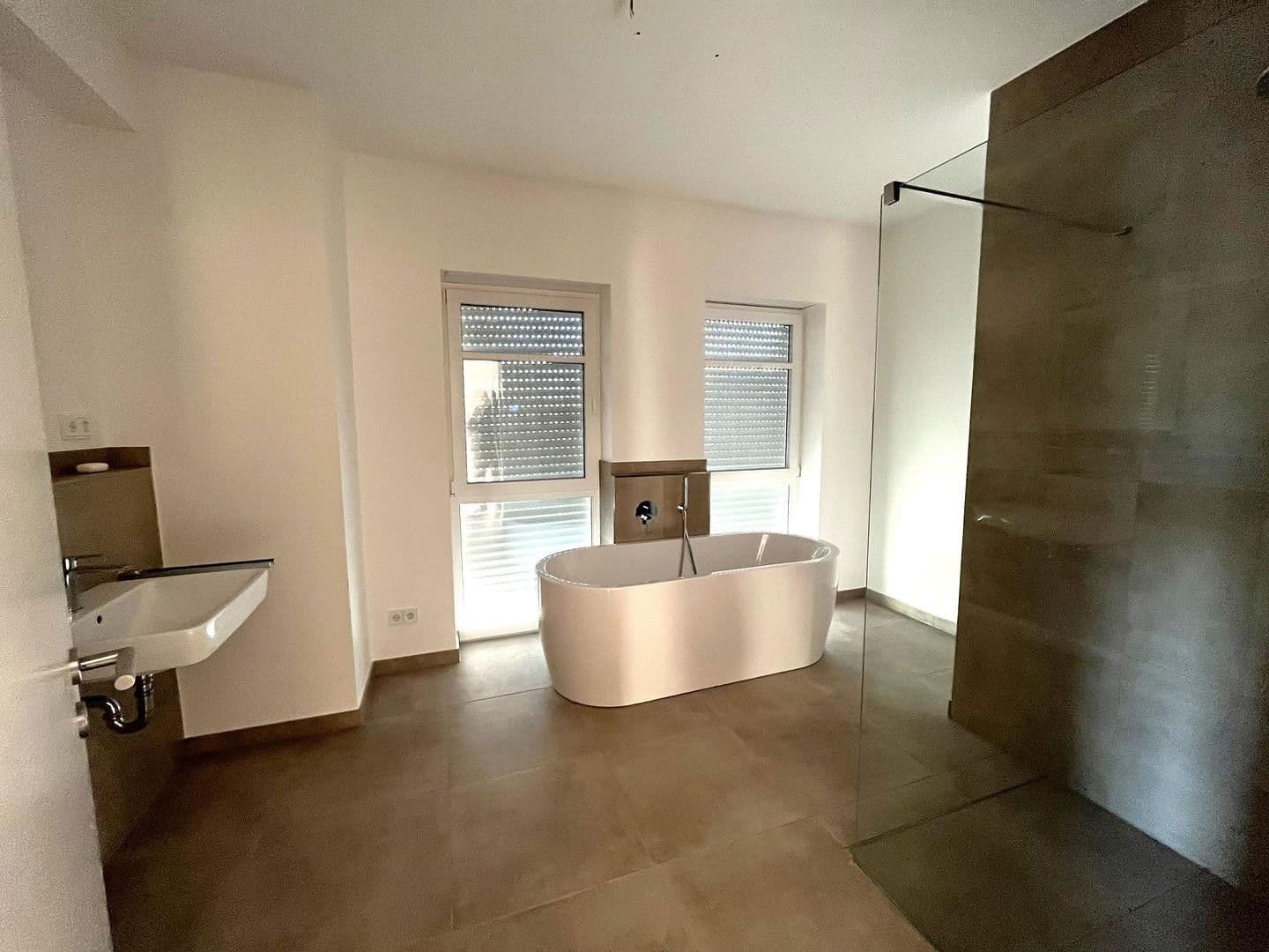 Prenájom bytu 4-izbový 189 m², Carl-Adam-Petri-Straße, Brandenburg - Potsdam, Brandenbursko Prenájom bytu 4-izbový 189 m², Carl-Adam-Petri-Straße, Brandenburg - Potsdam, Brandenbursko