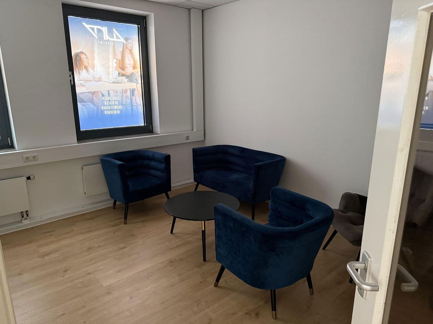 Prenájom kancelárie 74 m², Max-Planck-Straße 17, Unterschleißheim, Bavorsko Prenájom kancelárie 74 m², Max-Planck-Straße 17, Unterschleißheim, Bavorsko