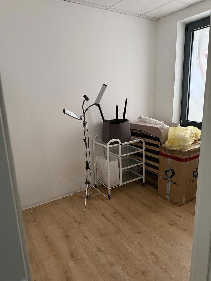 Prenájom kancelárie 74 m², Max-Planck-Straße 17, Unterschleißheim, Bavorsko Prenájom kancelárie 74 m², Max-Planck-Straße 17, Unterschleißheim, Bavorsko