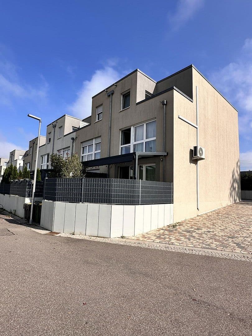 Predaj domu 145 m², pozemek 151 m², Rastatt, Bádensko-Wurttembersko Predaj domu 145 m², pozemek 151 m², Rastatt, Bádensko-Wurttembersko