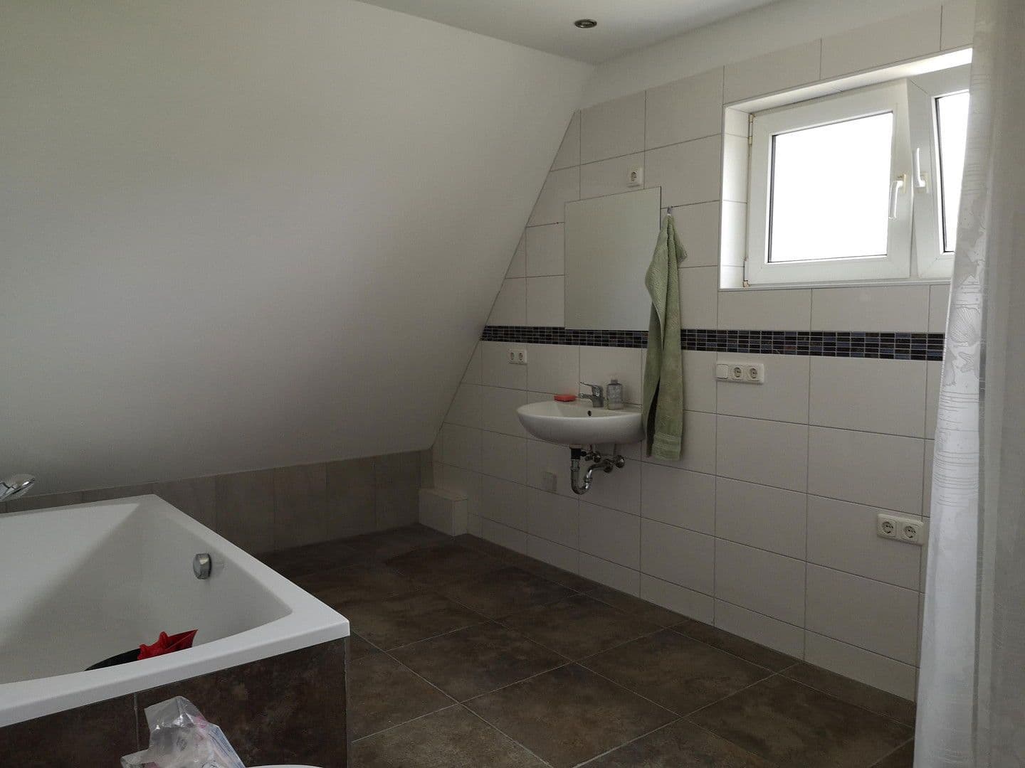 Prenájom bytu 5-izbový 125 m², Steinrader Damm 89, Lübeck, Šlezvicko-Holštajnsko Prenájom bytu 5-izbový 125 m², Steinrader Damm 89, Lübeck, Šlezvicko-Holštajnsko