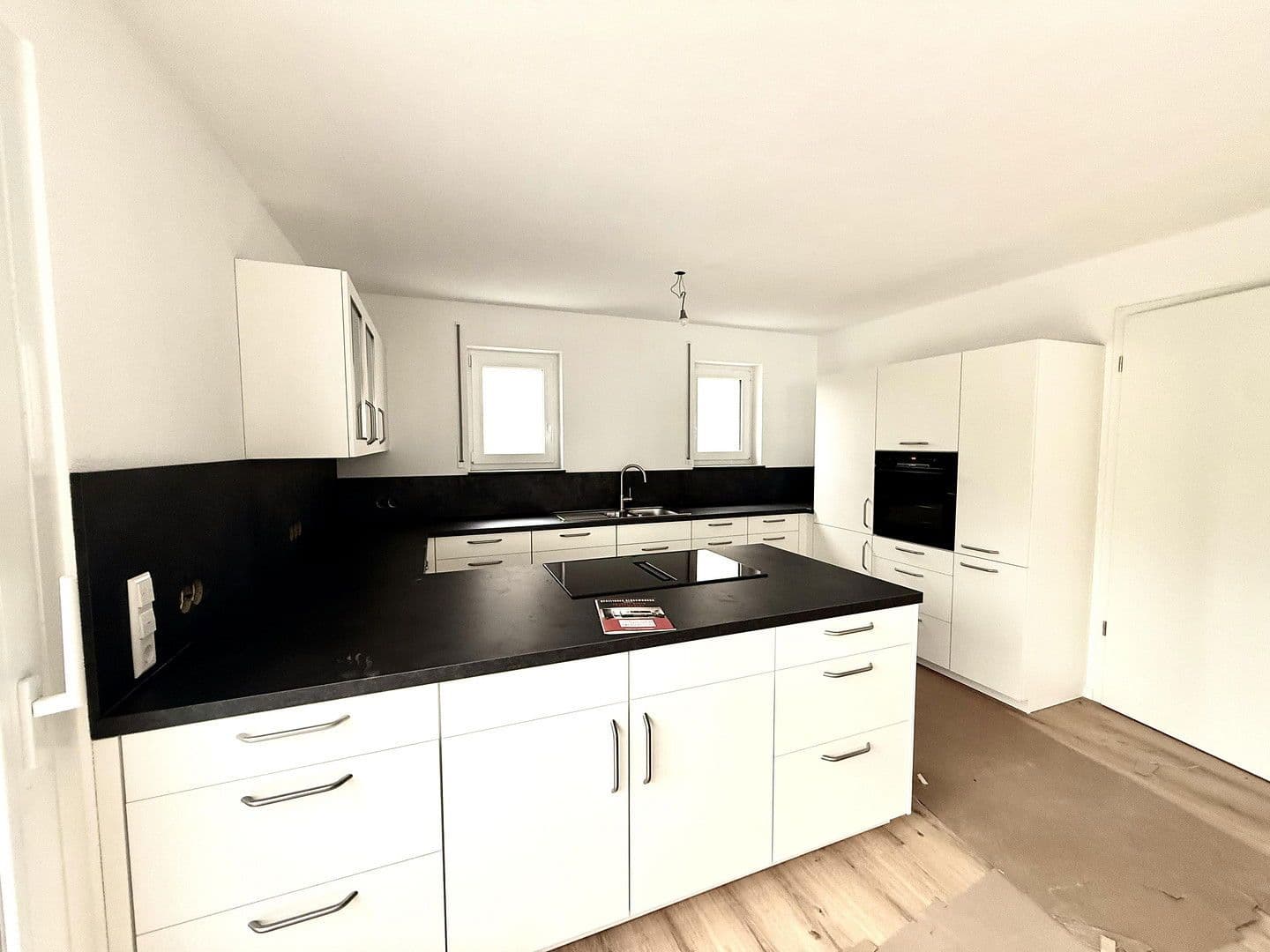 Prenájom domu 156 m², pozemek 300 m², Attenweiler, Bádensko-Wurttembersko Prenájom domu 156 m², pozemek 300 m², Attenweiler, Bádensko-Wurttembersko