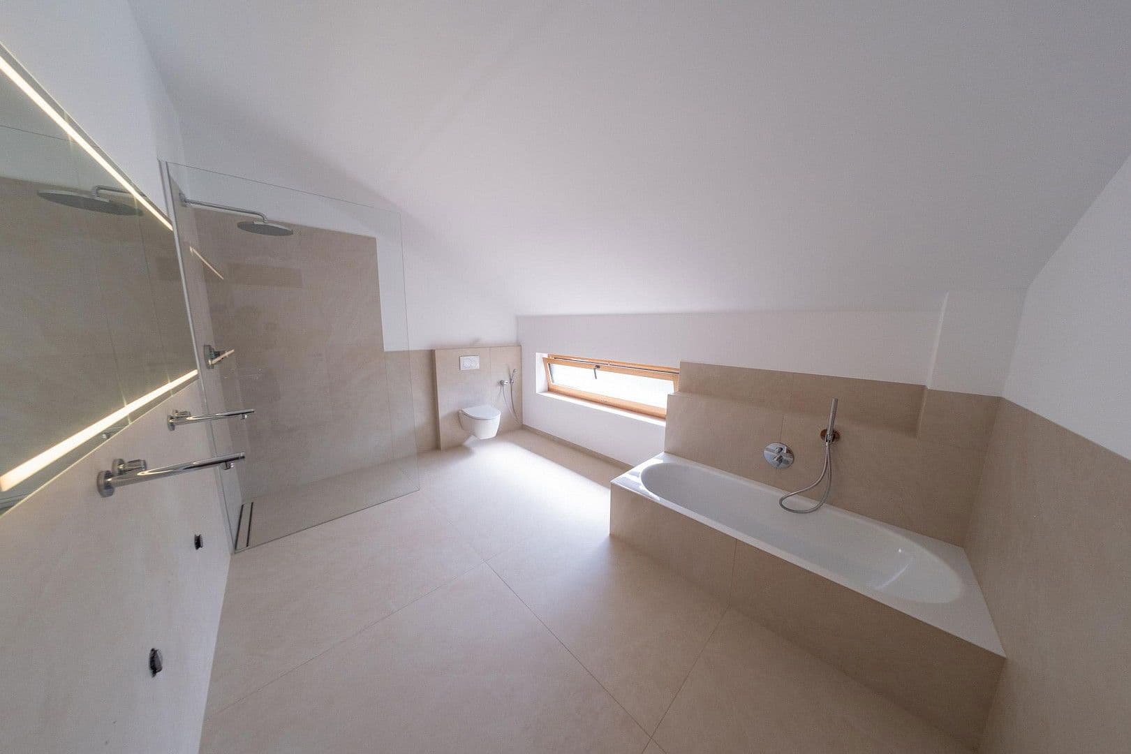 Predaj domu 260 m², pozemek 1.080 m², Karlsruhe, Bádensko-Wurttembersko Predaj domu 260 m², pozemek 1.080 m², Karlsruhe, Bádensko-Wurttembersko