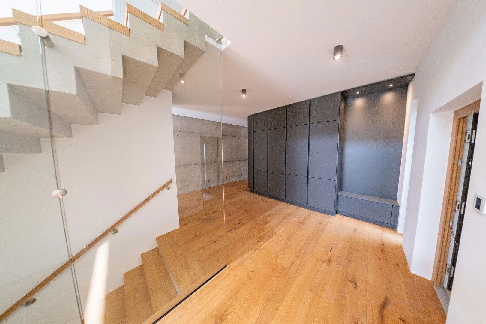 Predaj domu 260 m², pozemek 1.080 m², Karlsruhe, Bádensko-Wurttembersko Predaj domu 260 m², pozemek 1.080 m², Karlsruhe, Bádensko-Wurttembersko