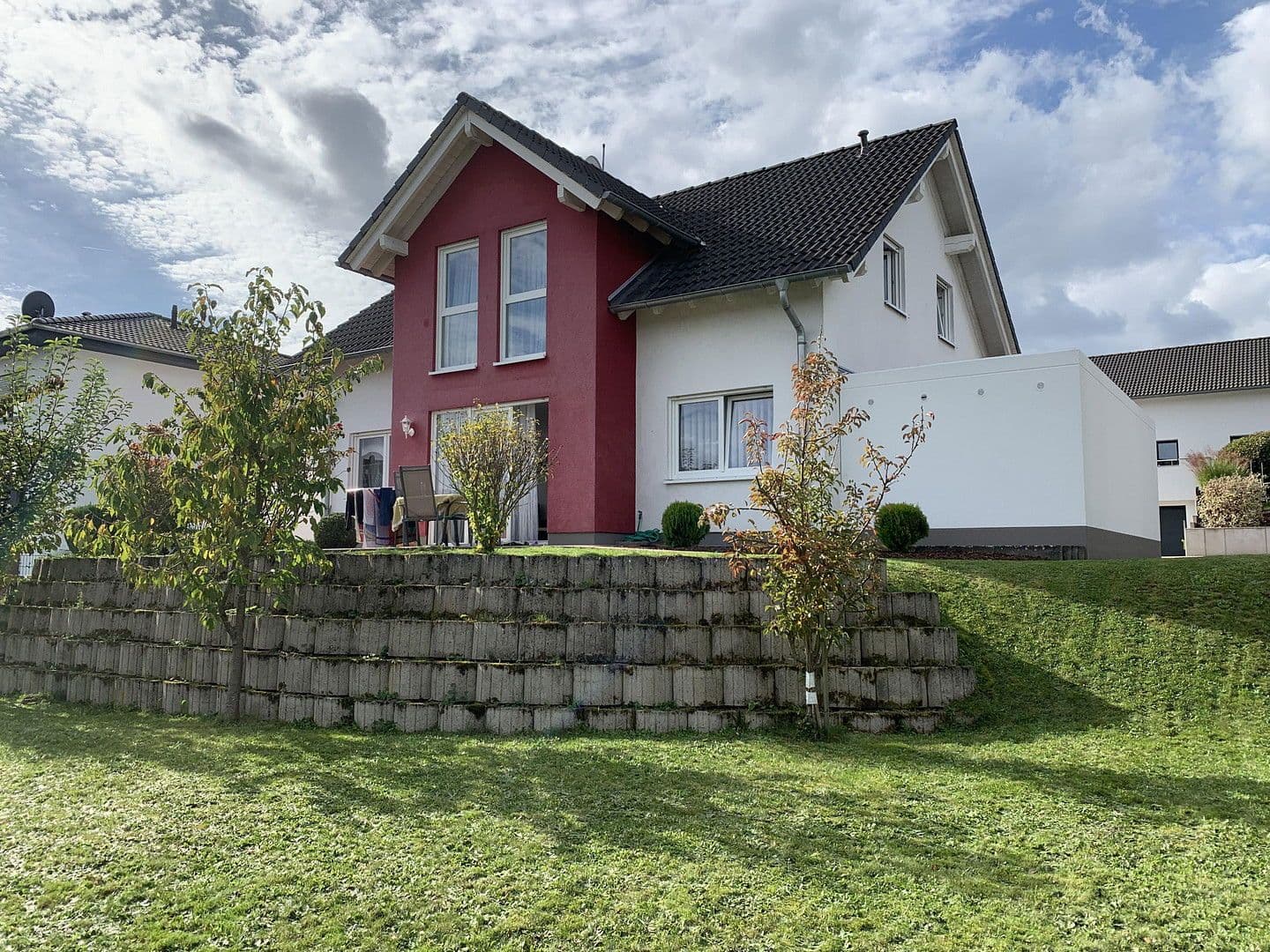 Predaj domu 132 m², pozemek 520 m², An der Höhle 34, Hadamar, Hesensko Predaj domu 132 m², pozemek 520 m², An der Höhle 34, Hadamar, Hesensko