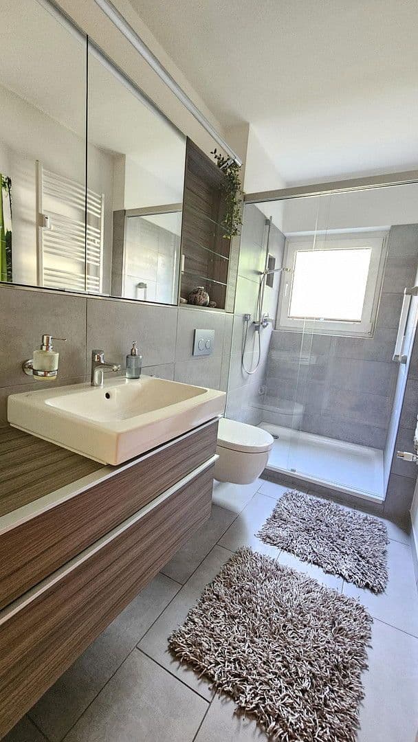 Prenájom bytu 2-izbový 68 m², Berlin, Berlín Prenájom bytu 2-izbový 68 m², Berlin, Berlín