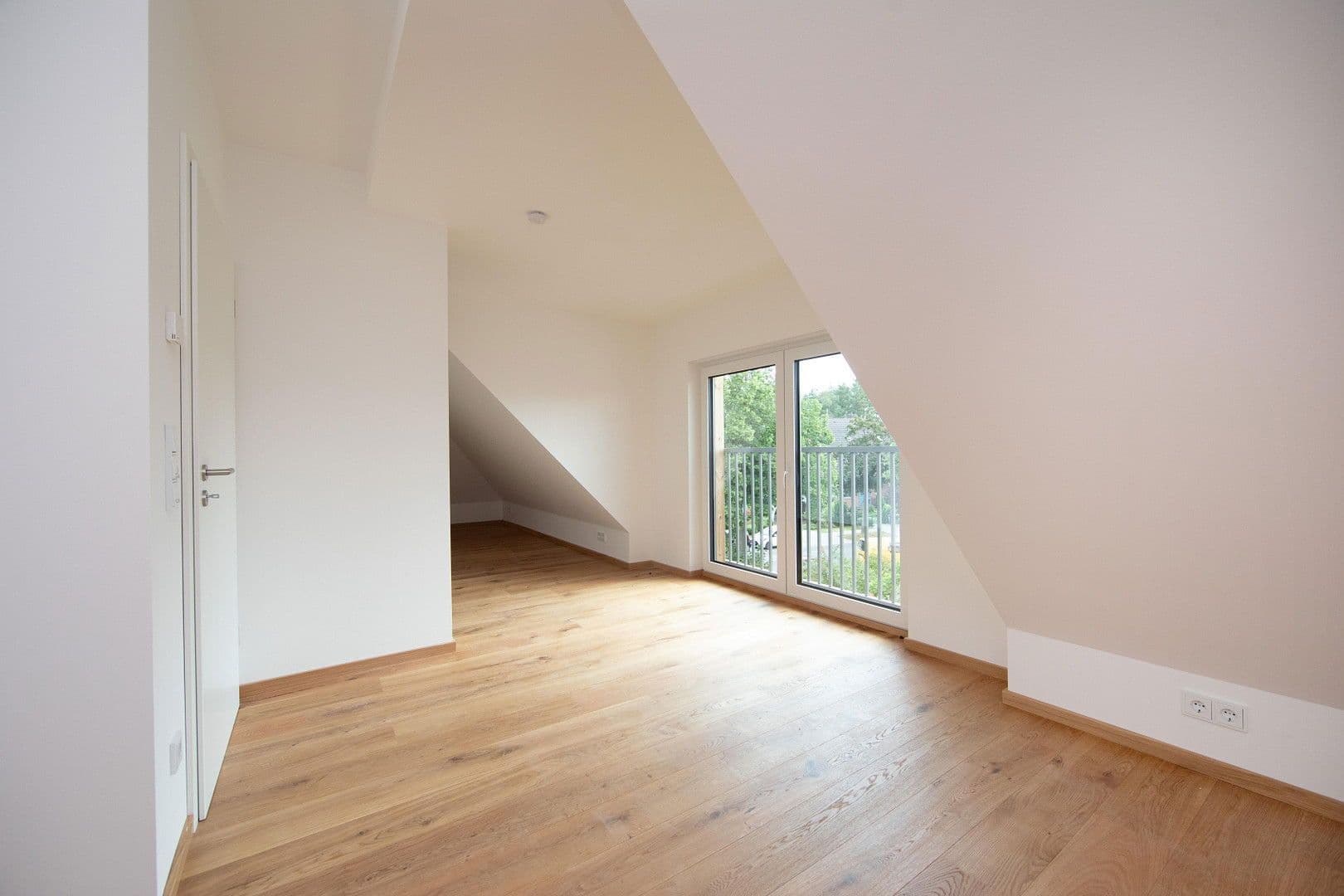 Prenájom domu 166 m², pozemek 383 m², Berlin, Berlín Prenájom domu 166 m², pozemek 383 m², Berlin, Berlín