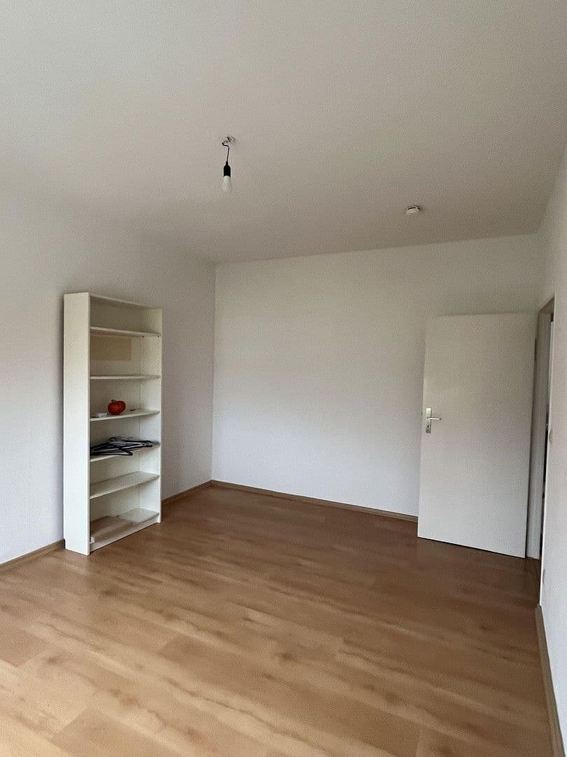 Predaj bytu 3-izbový 70 m², Friedrichsruher Straße 54, Berlin, Berlín Predaj bytu 3-izbový 70 m², Friedrichsruher Straße 54, Berlin, Berlín
