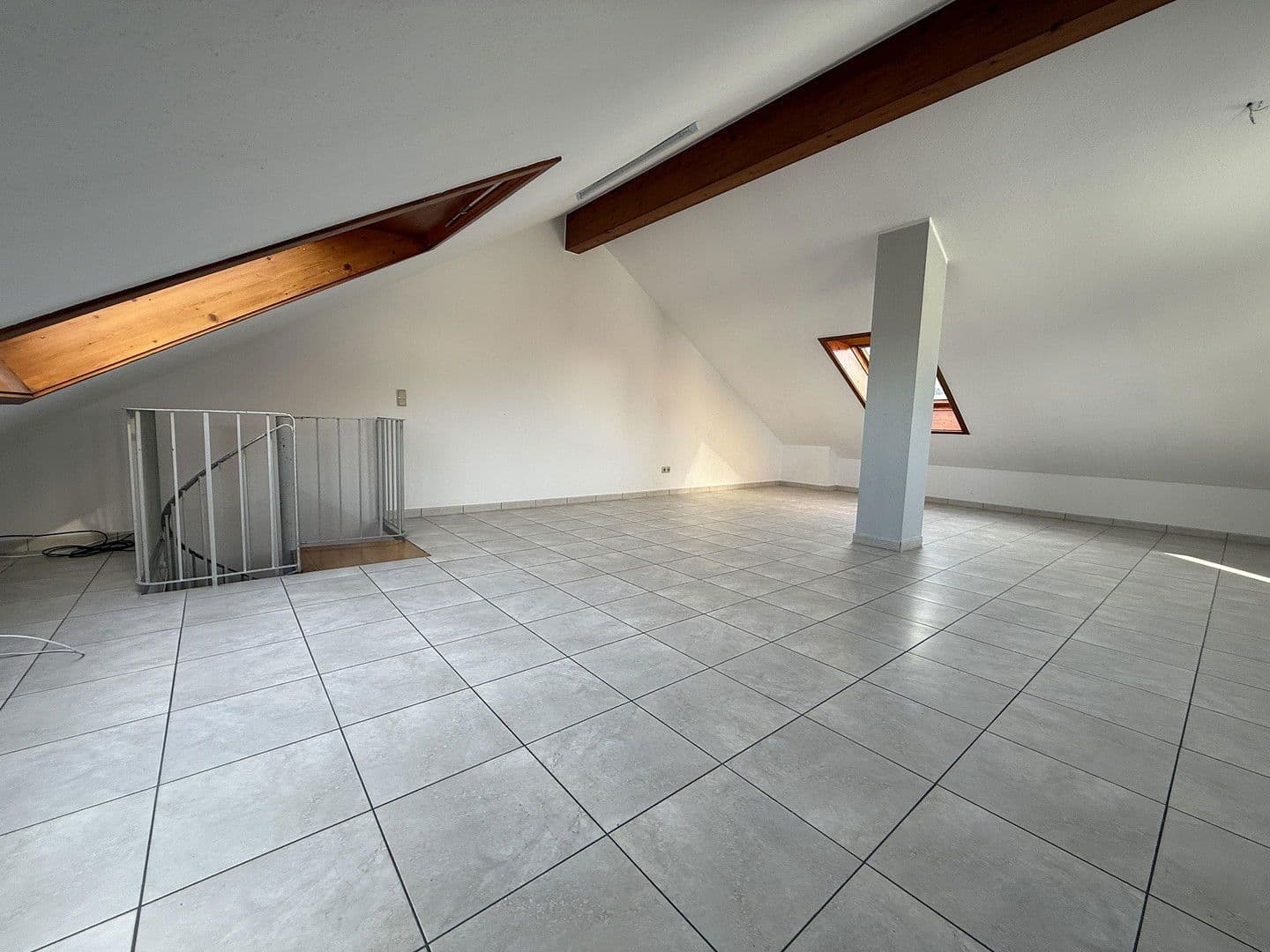 Prenájom bytu 3-izbový 95 m², Cleebronn, Bádensko-Wurttembersko Prenájom bytu 3-izbový 95 m², Cleebronn, Bádensko-Wurttembersko