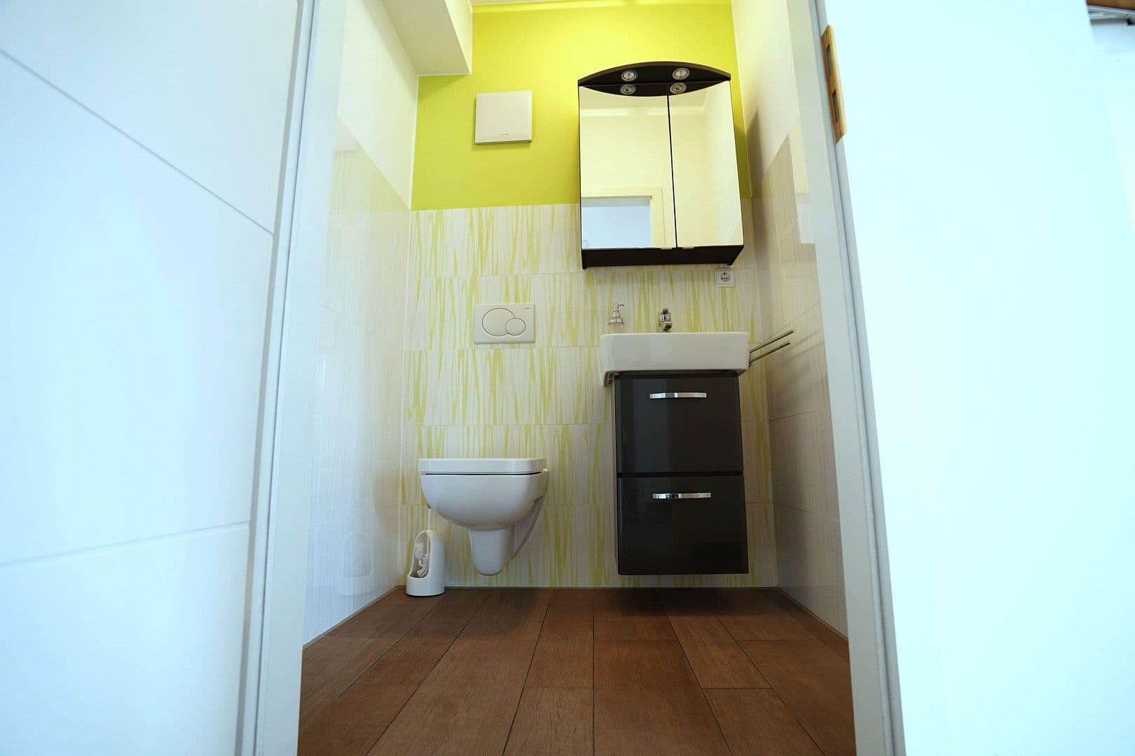 Prenájom bytu 4-izbový 147 m², München, Bavorsko Prenájom bytu 4-izbový 147 m², München, Bavorsko