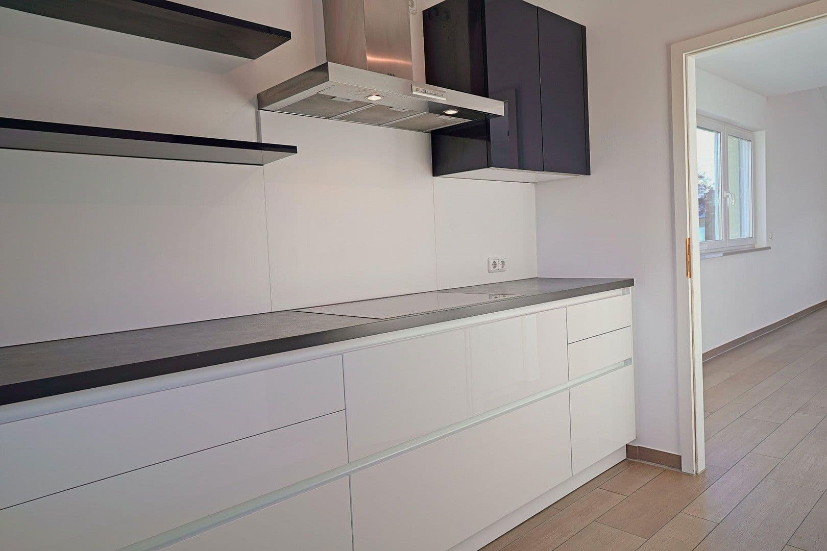 Prenájom bytu 4-izbový 147 m², München, Bavorsko Prenájom bytu 4-izbový 147 m², München, Bavorsko