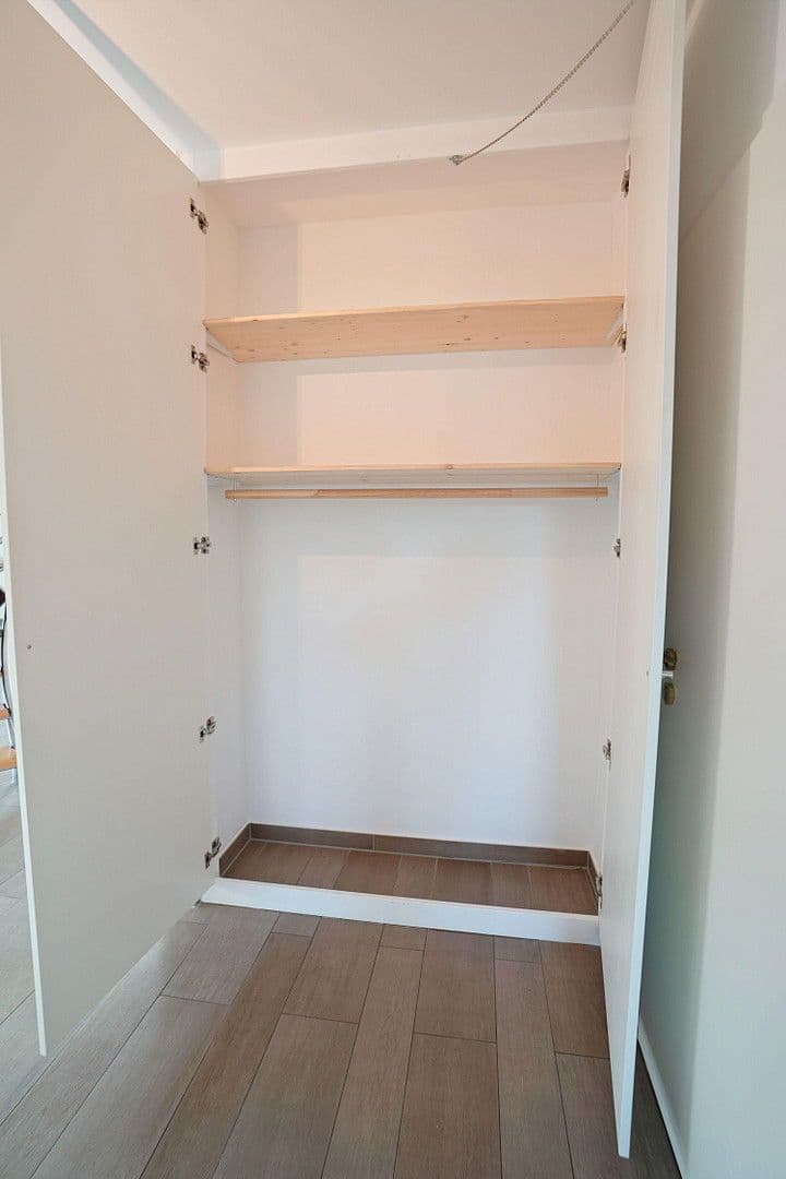 Prenájom bytu 4-izbový 147 m², München, Bavorsko Prenájom bytu 4-izbový 147 m², München, Bavorsko