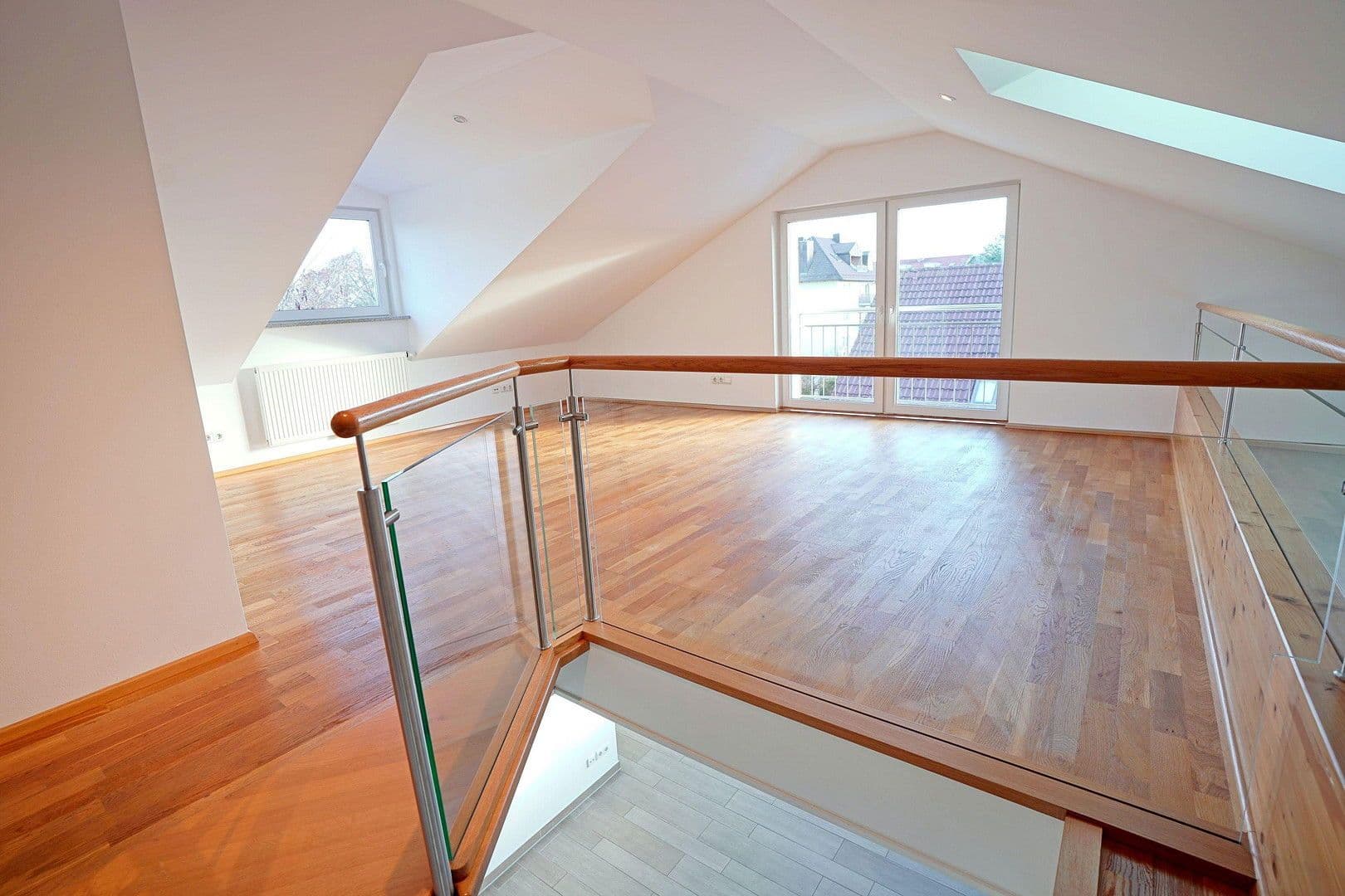 Prenájom bytu 4-izbový 147 m², München, Bavorsko Prenájom bytu 4-izbový 147 m², München, Bavorsko