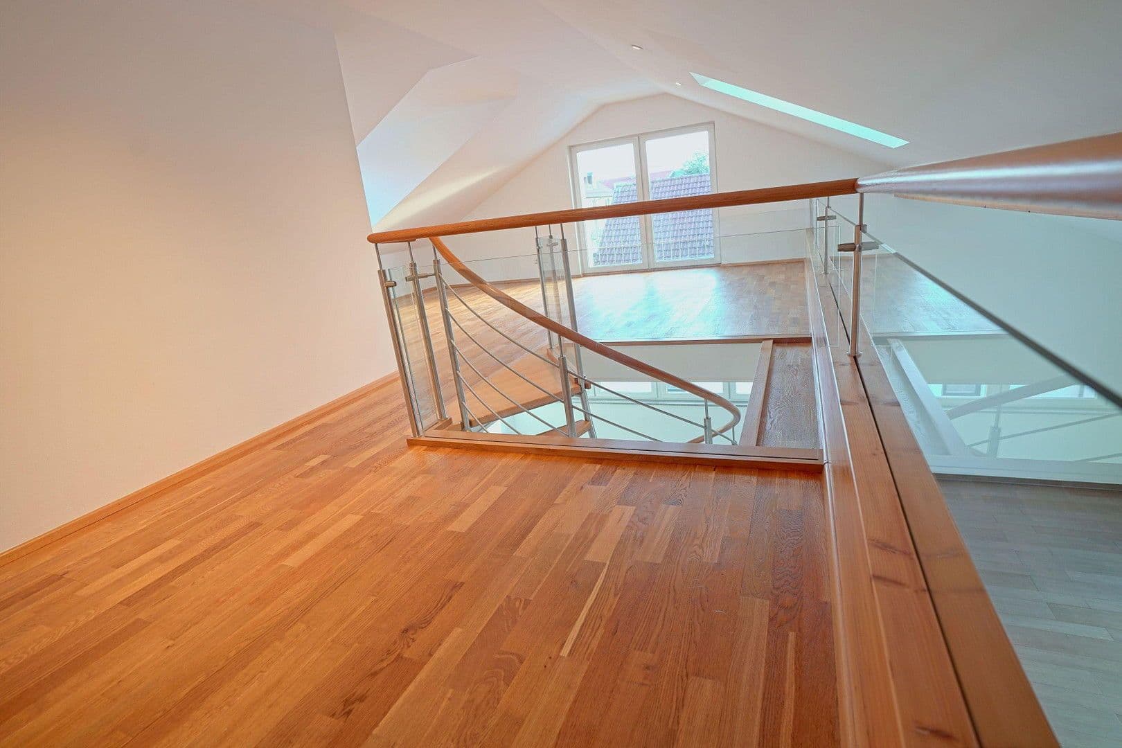 Prenájom bytu 4-izbový 147 m², München, Bavorsko Prenájom bytu 4-izbový 147 m², München, Bavorsko