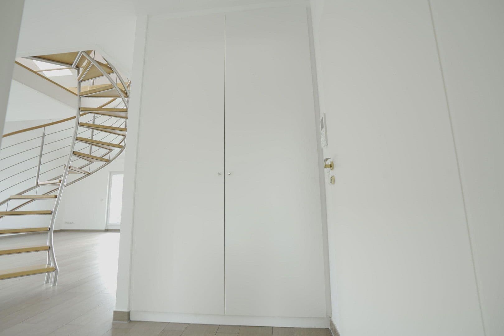 Prenájom bytu 4-izbový 147 m², München, Bavorsko Prenájom bytu 4-izbový 147 m², München, Bavorsko