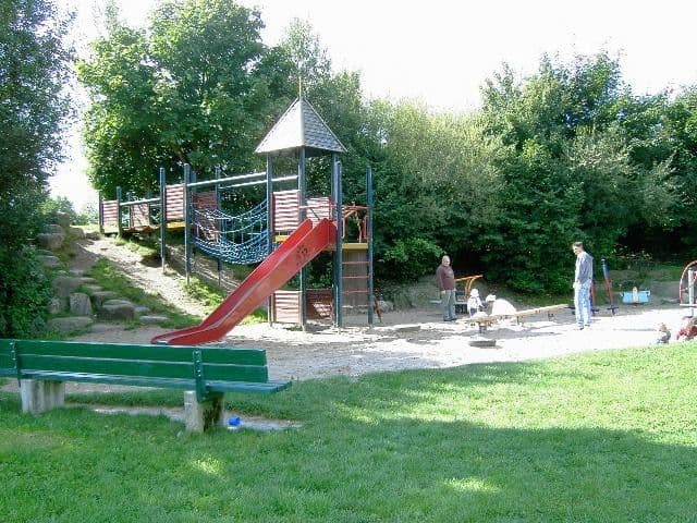 Prenájom bytu 4-izbový 147 m², München, Bavorsko Prenájom bytu 4-izbový 147 m², München, Bavorsko