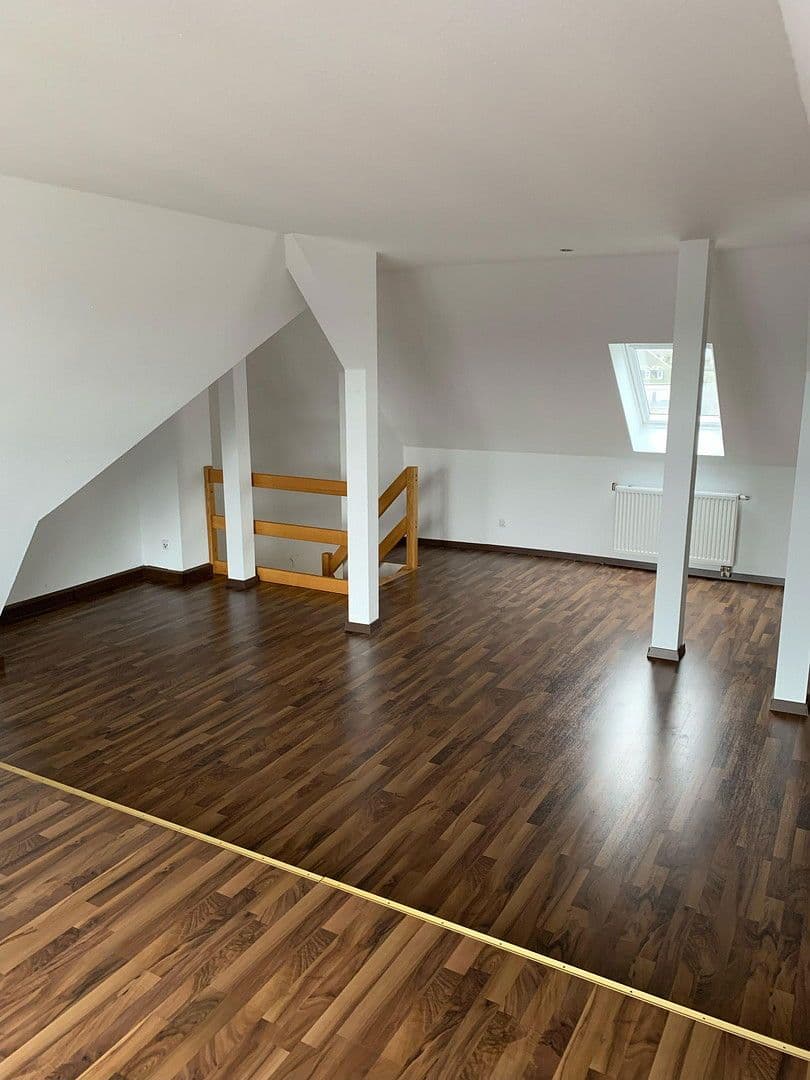 Prenájom bytu 3-izbový 110 m², Casparistraße 4, Chemnitz, Sasko Prenájom bytu 3-izbový 110 m², Casparistraße 4, Chemnitz, Sasko