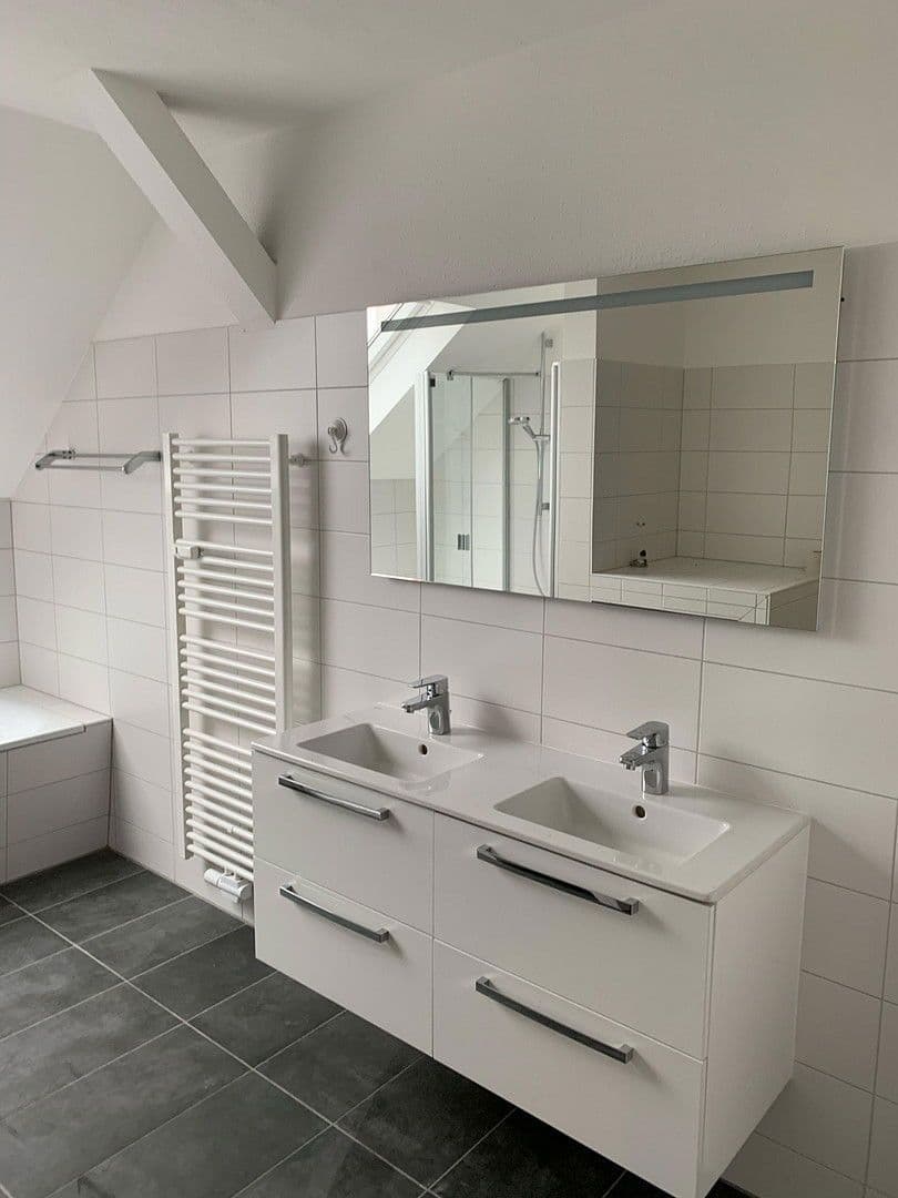 Prenájom bytu 3-izbový 110 m², Casparistraße 4, Chemnitz, Sasko Prenájom bytu 3-izbový 110 m², Casparistraße 4, Chemnitz, Sasko