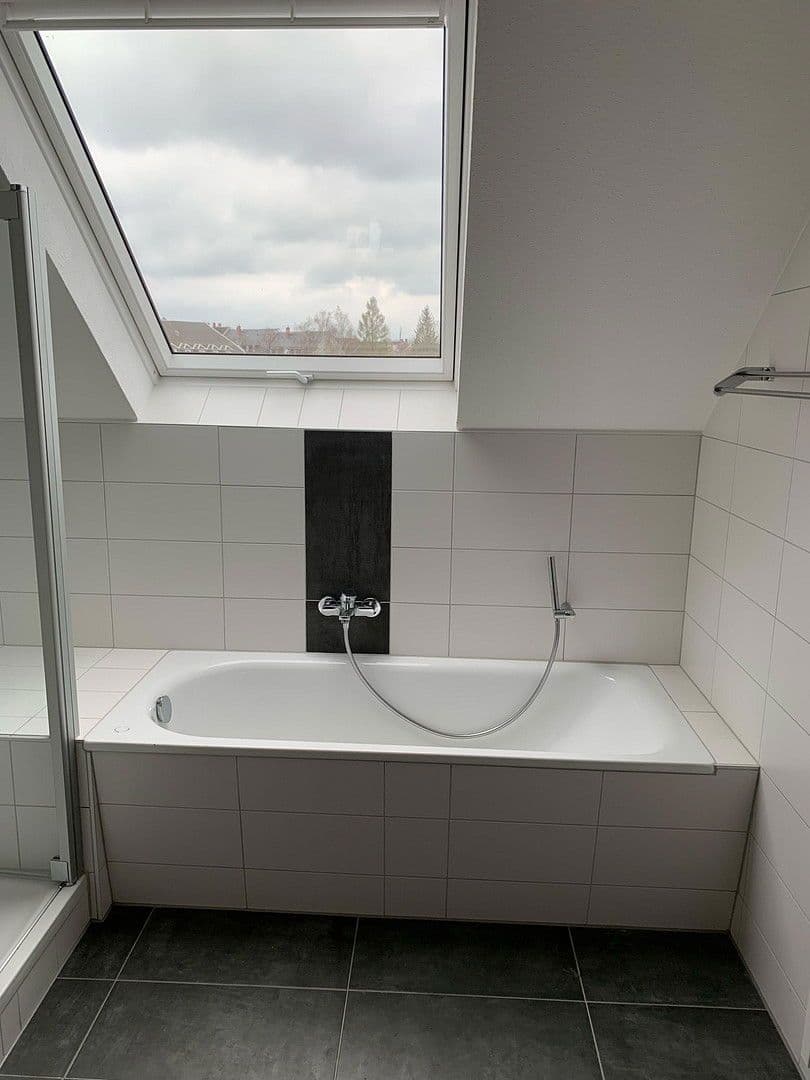 Prenájom bytu 3-izbový 110 m², Casparistraße 4, Chemnitz, Sasko Prenájom bytu 3-izbový 110 m², Casparistraße 4, Chemnitz, Sasko