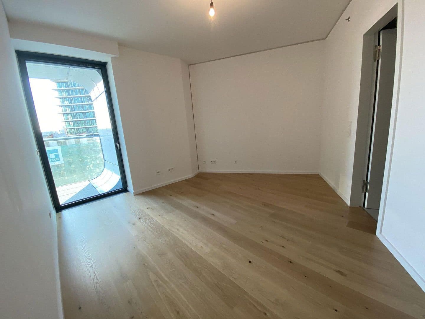 Prenájom bytu 4-izbový 110 m², Europa-Allee 2, Frankfurt am Main, Hesensko Prenájom bytu 4-izbový 110 m², Europa-Allee 2, Frankfurt am Main, Hesensko