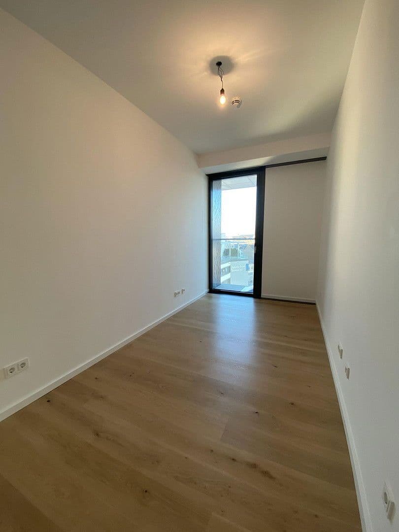 Prenájom bytu 4-izbový 110 m², Europa-Allee 2, Frankfurt am Main, Hesensko Prenájom bytu 4-izbový 110 m², Europa-Allee 2, Frankfurt am Main, Hesensko