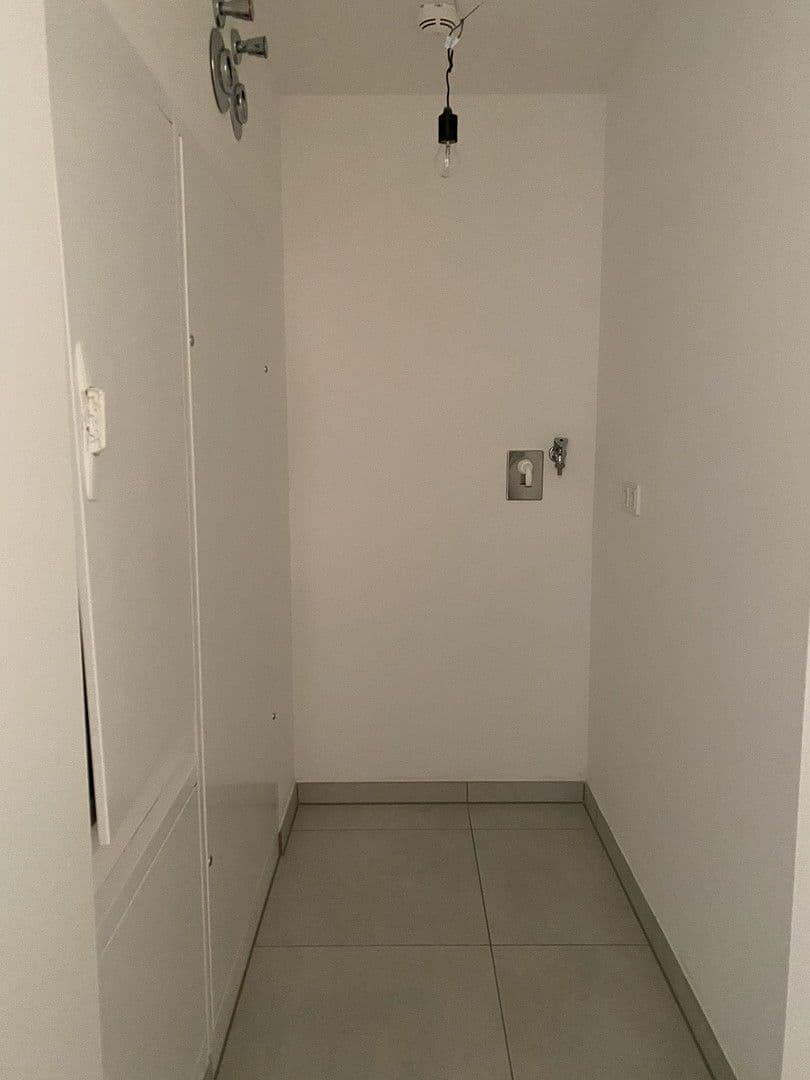 Prenájom bytu 4-izbový 110 m², Europa-Allee 2, Frankfurt am Main, Hesensko Prenájom bytu 4-izbový 110 m², Europa-Allee 2, Frankfurt am Main, Hesensko