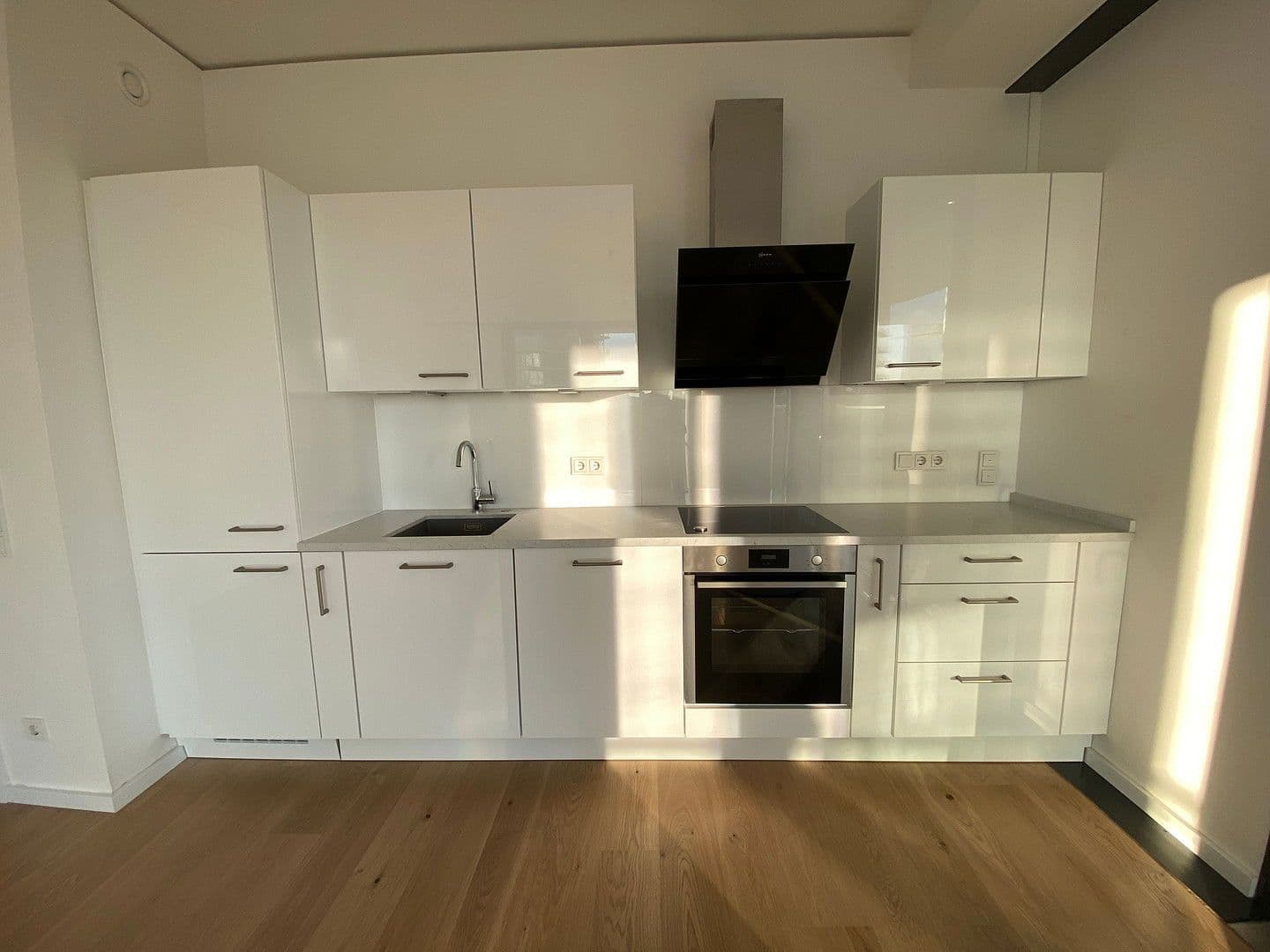 Prenájom bytu 4-izbový 110 m², Europa-Allee 2, Frankfurt am Main, Hesensko Prenájom bytu 4-izbový 110 m², Europa-Allee 2, Frankfurt am Main, Hesensko