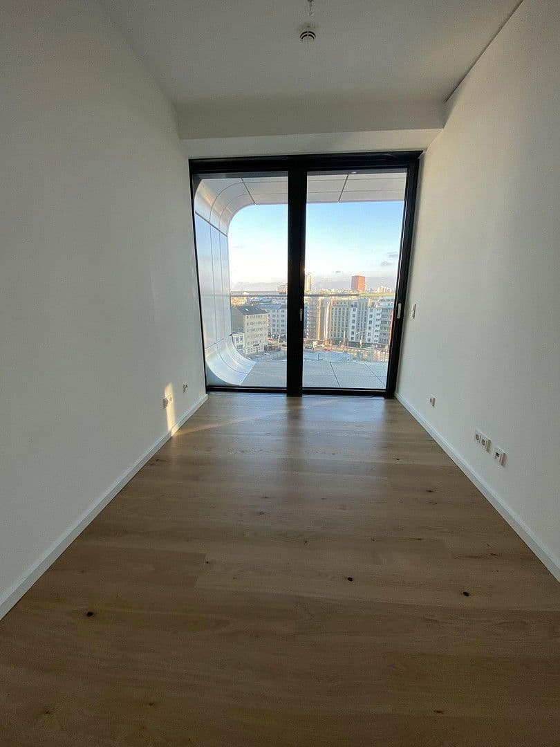 Prenájom bytu 4-izbový 110 m², Europa-Allee 2, Frankfurt am Main, Hesensko Prenájom bytu 4-izbový 110 m², Europa-Allee 2, Frankfurt am Main, Hesensko