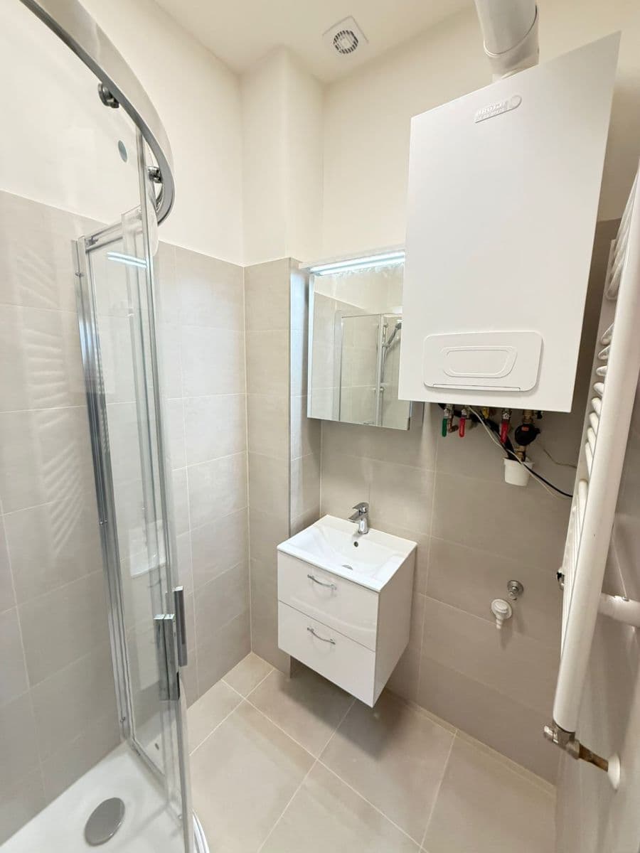 Prenájom bytu 3-izbový 86 m², Seifertova, Praha, Praha Prenájom bytu 3-izbový 86 m², Seifertova, Praha, Praha