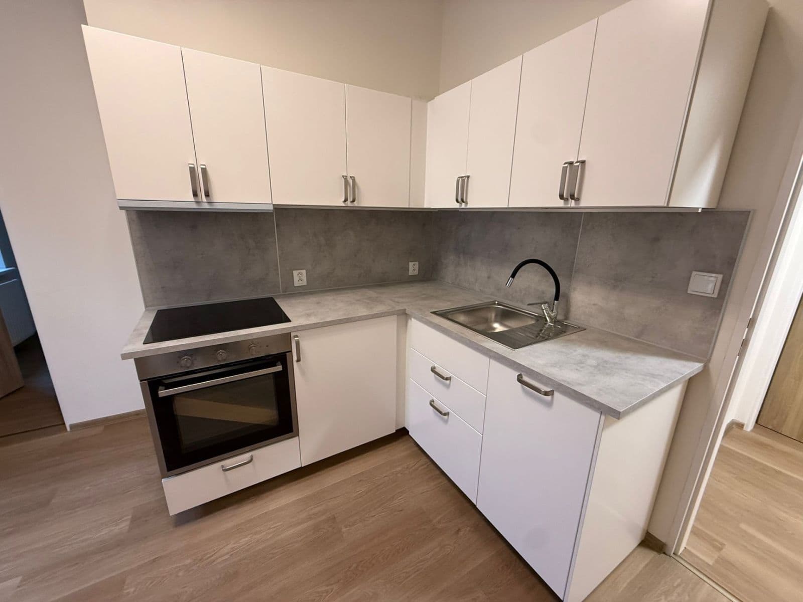 Prenájom bytu 3-izbový 86 m², Seifertova, Praha, Praha Prenájom bytu 3-izbový 86 m², Seifertova, Praha, Praha