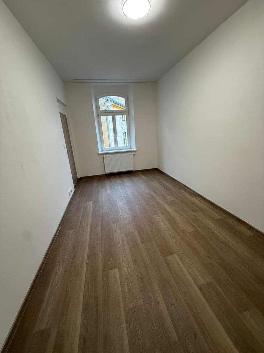 Prenájom bytu 3-izbový 86 m², Seifertova, Praha, Praha Prenájom bytu 3-izbový 86 m², Seifertova, Praha, Praha