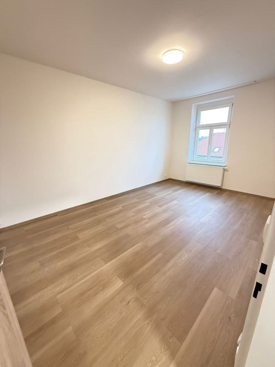 Prenájom bytu 3-izbový 86 m², Seifertova, Praha, Praha Prenájom bytu 3-izbový 86 m², Seifertova, Praha, Praha