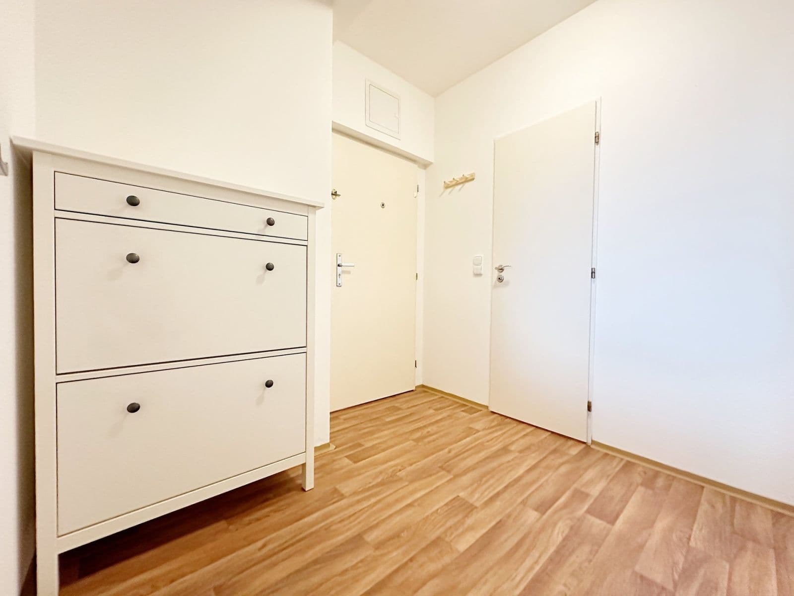 Prenájom bytu 2-izbový 38 m², Nevanova, Praha, Praha Prenájom bytu 2-izbový 38 m², Nevanova, Praha, Praha