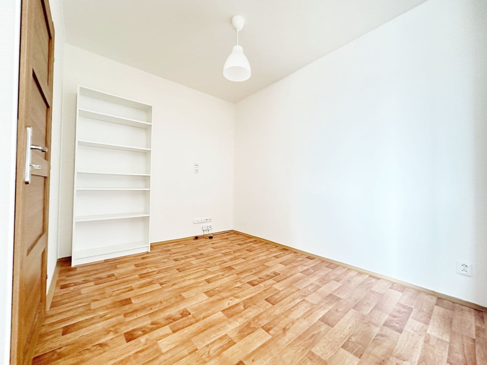 Prenájom bytu 2-izbový 38 m², Nevanova, Praha, Praha Prenájom bytu 2-izbový 38 m², Nevanova, Praha, Praha