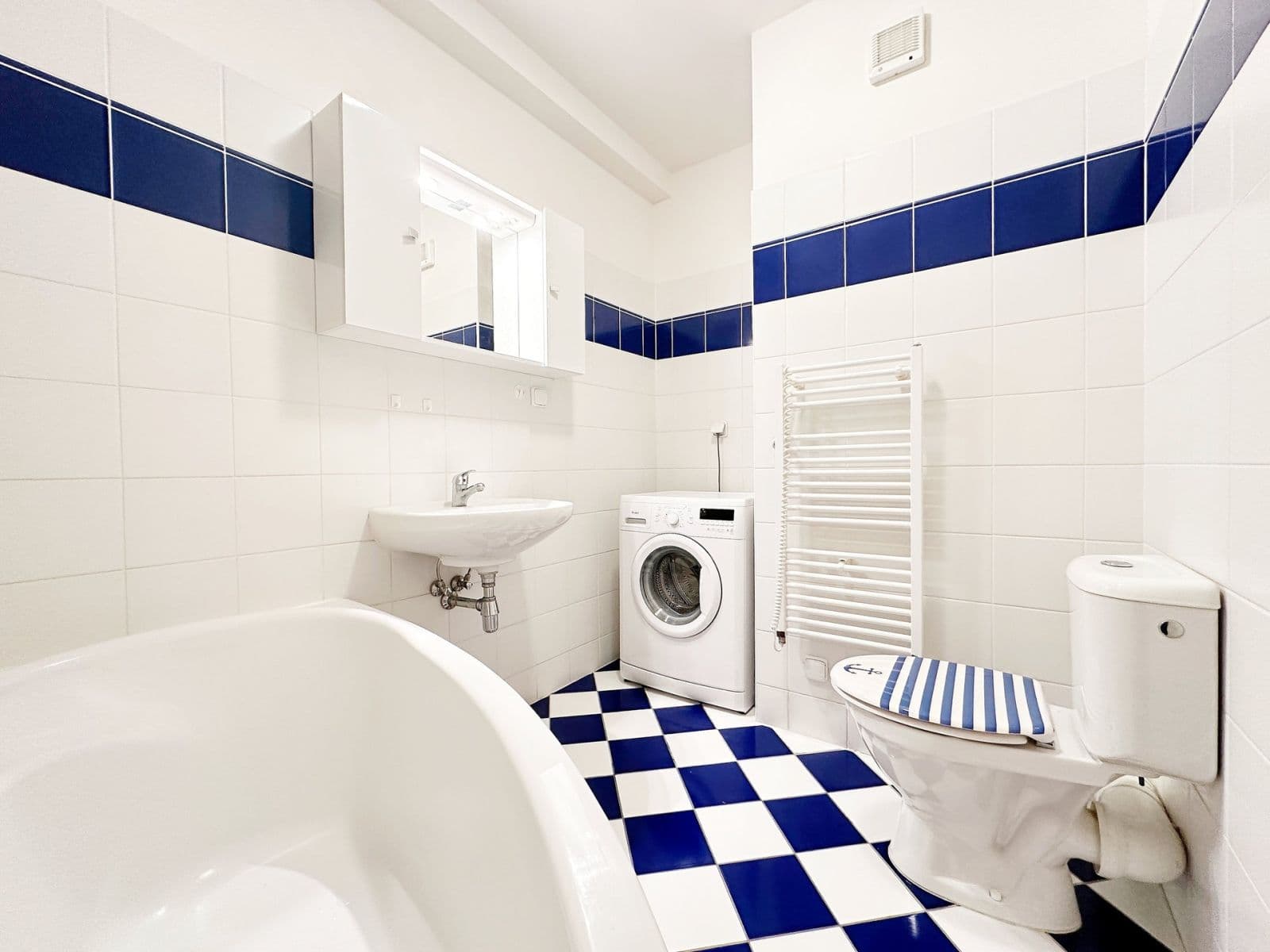 Prenájom bytu 2-izbový 38 m², Nevanova, Praha, Praha Prenájom bytu 2-izbový 38 m², Nevanova, Praha, Praha