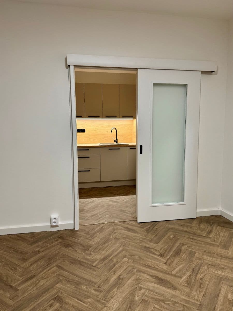 Prenájom bytu 2-izbový 46 m², Dlouhá, Olomouc, Olomoucký kraj Prenájom bytu 2-izbový 46 m², Dlouhá, Olomouc, Olomoucký kraj